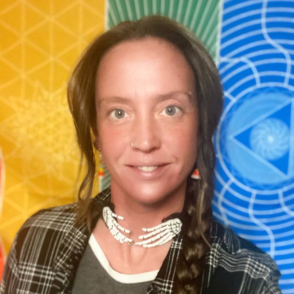 Meet your Posher, Caitlin